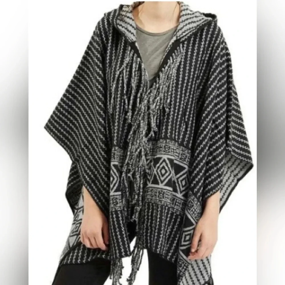 TOPSHOP Black and White Hooded Tassel Poncho one size NWT